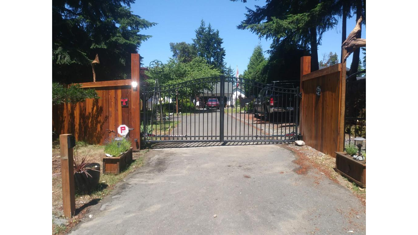 Driveway Gates Prefabricated/Stock Aluminum Driveway Gates Style